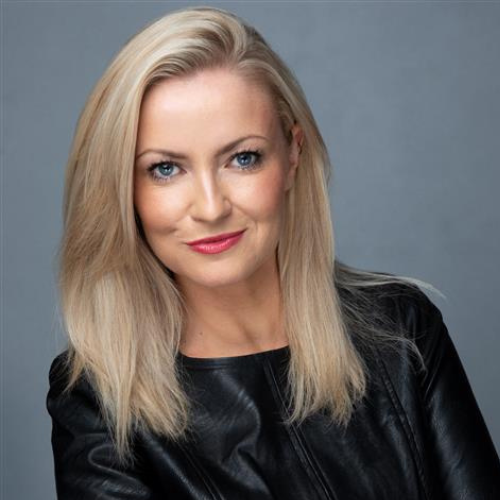 Nikki Dean — Distinguished Technology and Automotive Presenter and AI Specialist