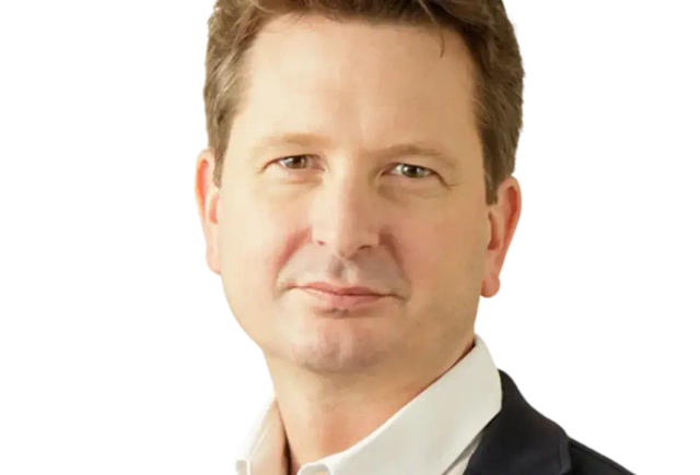 Julian Fisher — Expert on International Intelligence, Geopolitical Risk, and Human Influence
