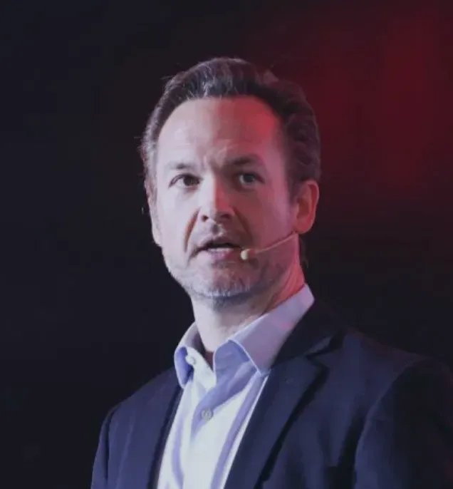 Alex Hunter — Specialist in Global Brand Strategy and Customer Engagement