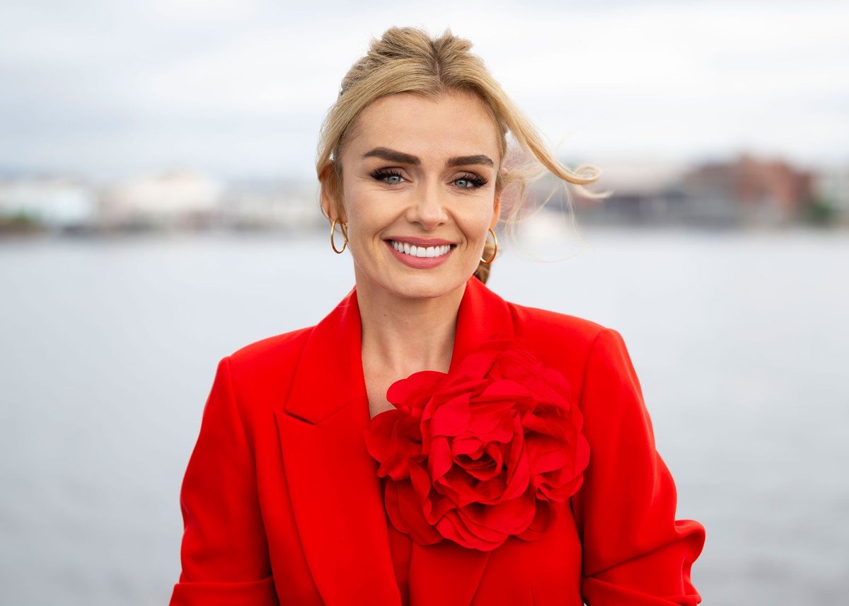 Katherine Jenkins — Pre-eminent Welsh mezzo-soprano and record-breaking classical crossover star