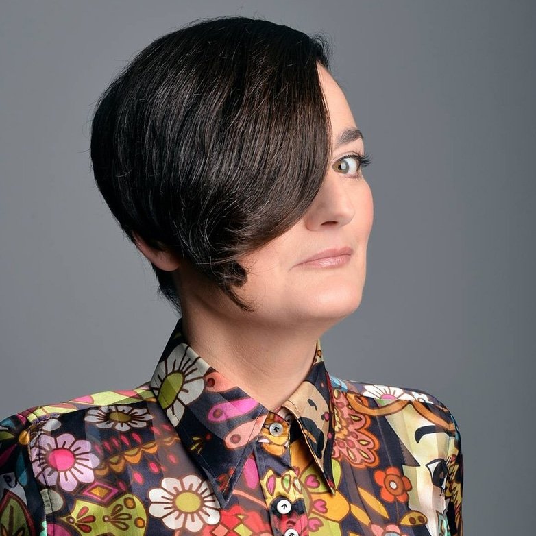 Zoe Lyons — Award-Winning Stand-up Comedian, Broadcaster and Television Host