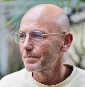 Wayne Hemingway — Visionary British designer, broadcaster, and sustainable business pioneer