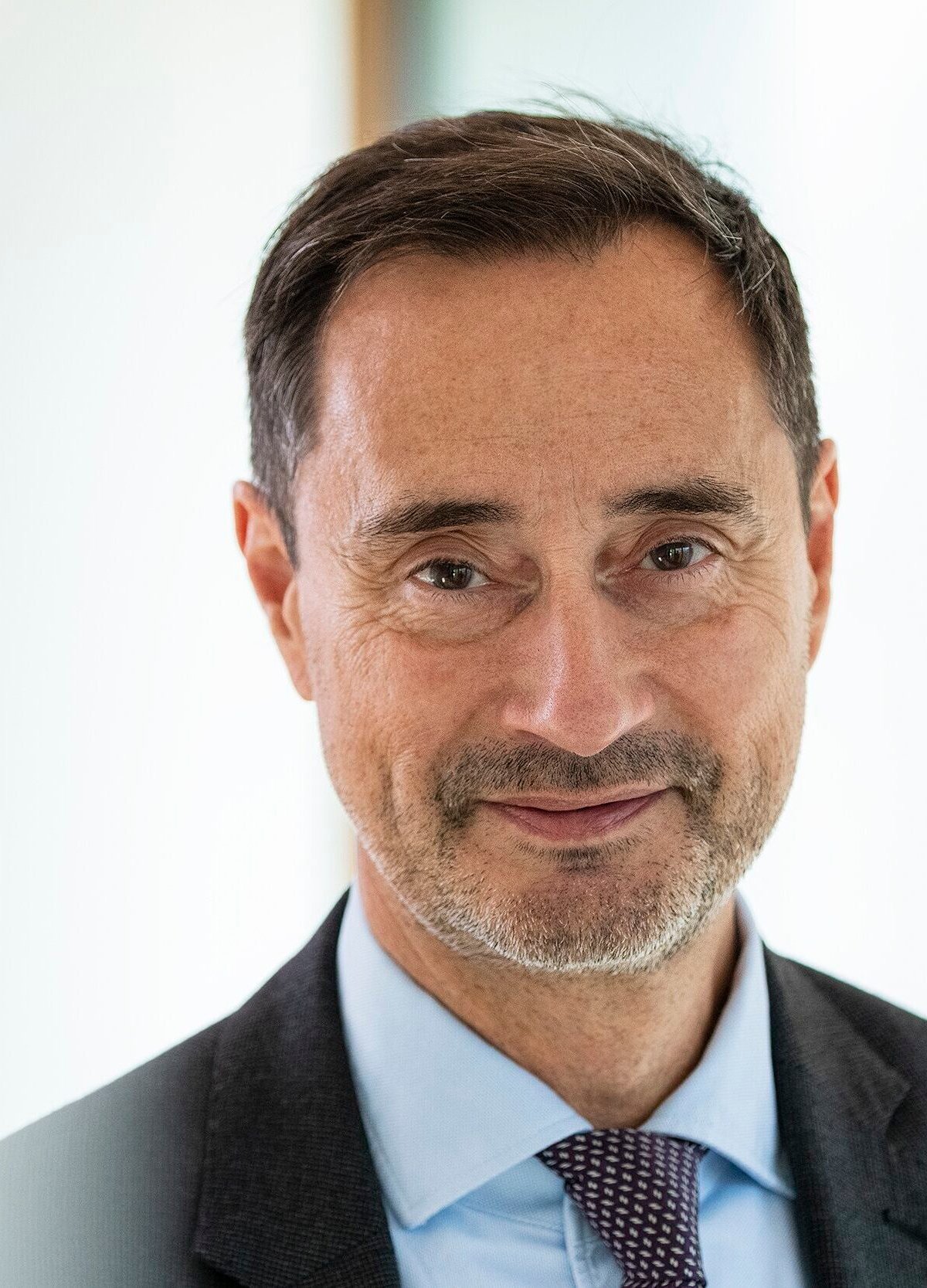 Sir Robin Niblett — Expert Authority on Global Affairs and International Economics
