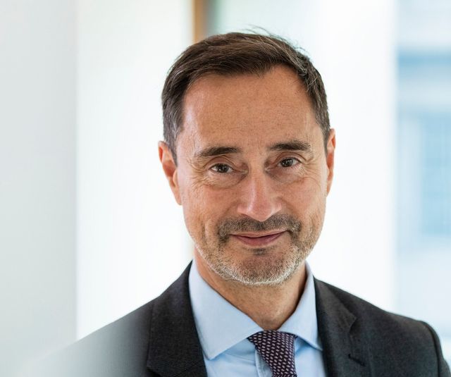 Sir Robin Niblett — Expert Authority on Global Affairs and International Economics