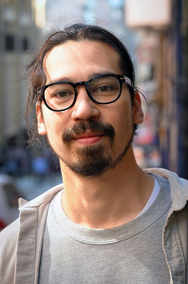 Huge Davies — Award-nominated musical comedian and writer known for deadpan wit and keyboard performance