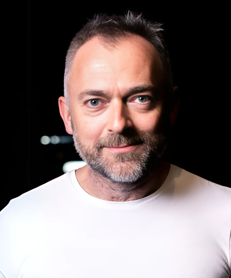 Charles Hazlewood — Visionary conductor, broadcaster, and Artistic Director of Paraorchestra